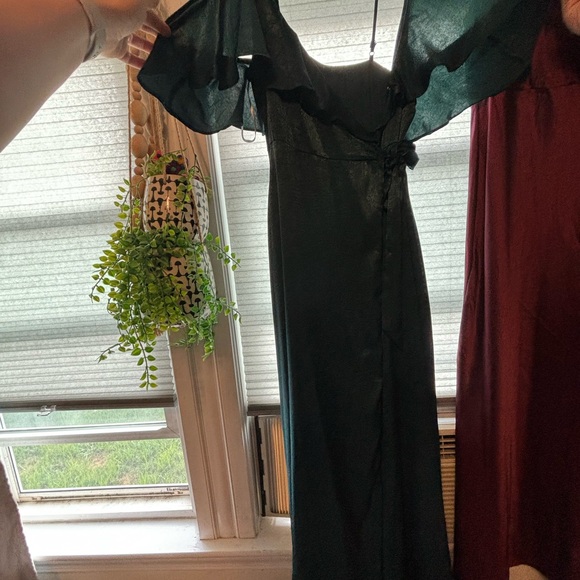Deep green dress, long elegant with cap sleeve. - Picture 2 of 2
